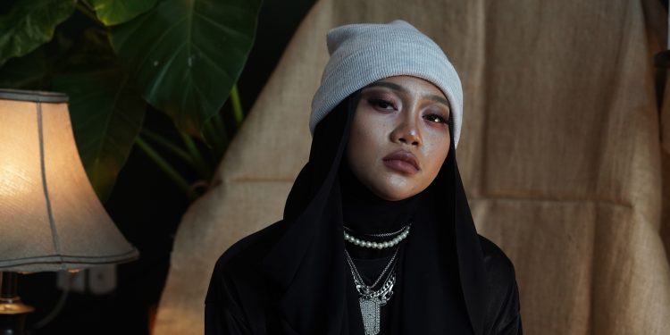 Ayuenstar Tampil Beda Di Lagu Baru “Manusia Putus Asa”