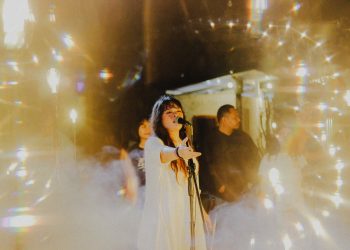 Wake Up, Iris! Libatkan POV Audiens dalam Pembuatan Video Live Session