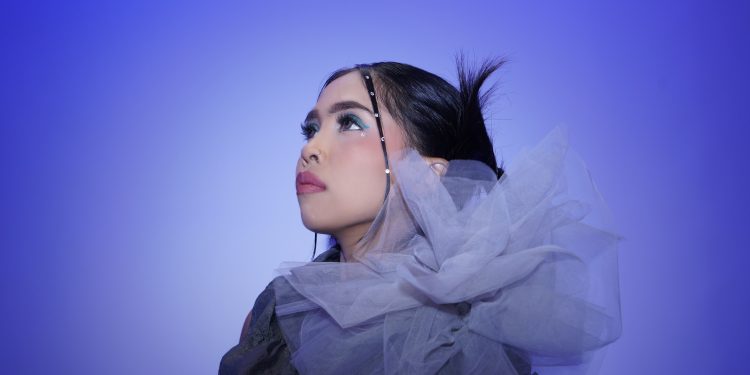 Shakila Anjani Memotret Fenomena Media Sosial Lewat Single “Listen”