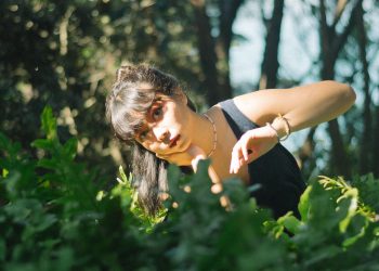 Rara Sekar dengan Proyek Solonya, Hara, Menulis Original Soundtrack untuk Film “Dua Hati Biru”