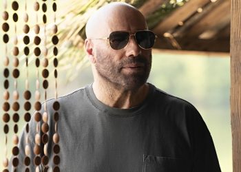 Aksi Perampokan Bank Luar Biasa di Film “Cash Out”