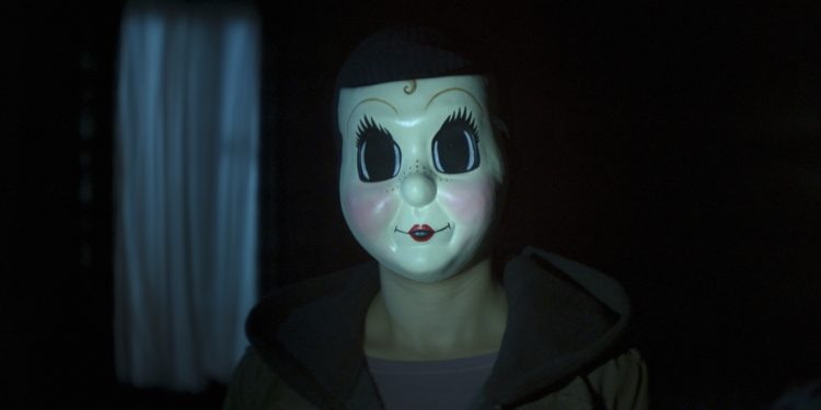 Teror Keji Tiga Orang Asing Bertopeng Kembali dalam Film “The Strangers: Chapter 1”