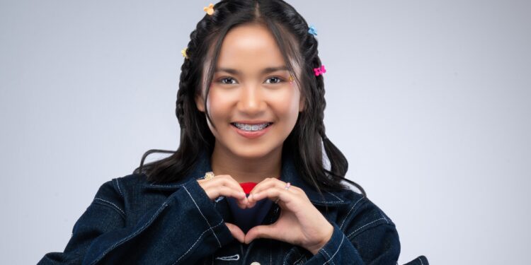 Menghentak Ceria, Deborah Hanna Rayakan Cinta Remaja dengan Rilis Single “Stayin’ Up All Night”