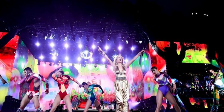 Kylie Minogue Tampil di Formula 1 Singapore Grand Prix 2024