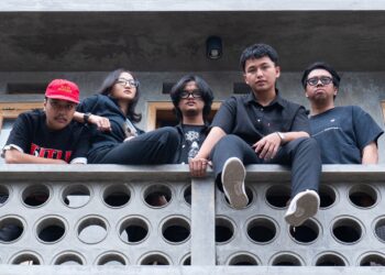Potret Kehancuran Diri karena Cinta di Debut Maxi Single Milik Shallow Bloom, “Beneath The Shades Of Blue & Chronicle”
