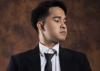 Double Single Bertema Cinta Dipersembahkan Violinist, Van de Meyer