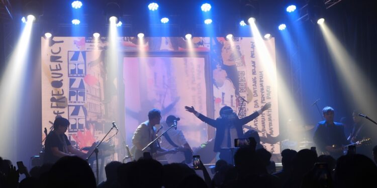 Konser Berkesan Ketika Zeke and The Popo  Menggeber Satu Album Penuh “Space in The Headlines”