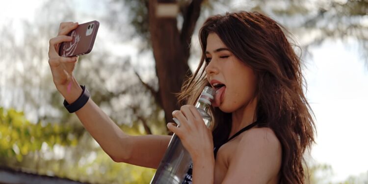 “1 Million Followers” Menelusuri Kejadian di Balik Kehidupan Seorang Influencer