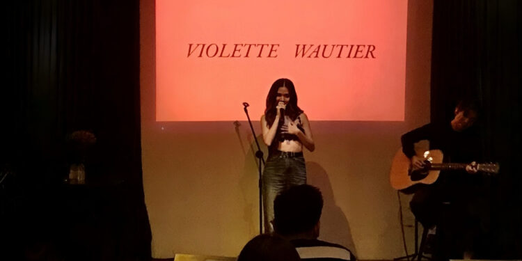 Violette Wautier Menggelar Showcase Intim Bersama Penggemar di Jakarta