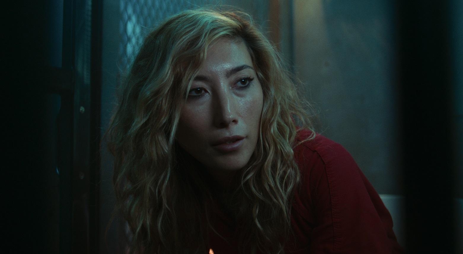 Dichen Lachman sebagai Samantha Brown dalam film Aftermath yang disutradarai oleh Patrick Lussier