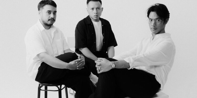 Merangkum Transisi dan Etape Kehidupan dalam Single Anyar Perunggu Berjudul “Tapi”