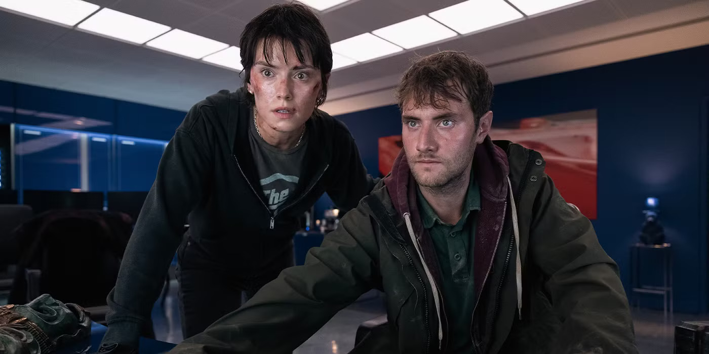 Daisy Ridley sebagai Joey Locke dan Matthew Tuck sebagai Michael Locke dalam film Cleaner yang disutradarai oleh Martin Campbell