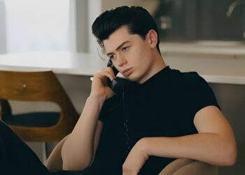 Elliot James Reay Rilis Single Baru “Daydreaming” yang Bikin Heboh!