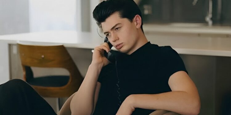 Elliot James Reay Rilis Single Baru “Daydreaming” yang Bikin Heboh!