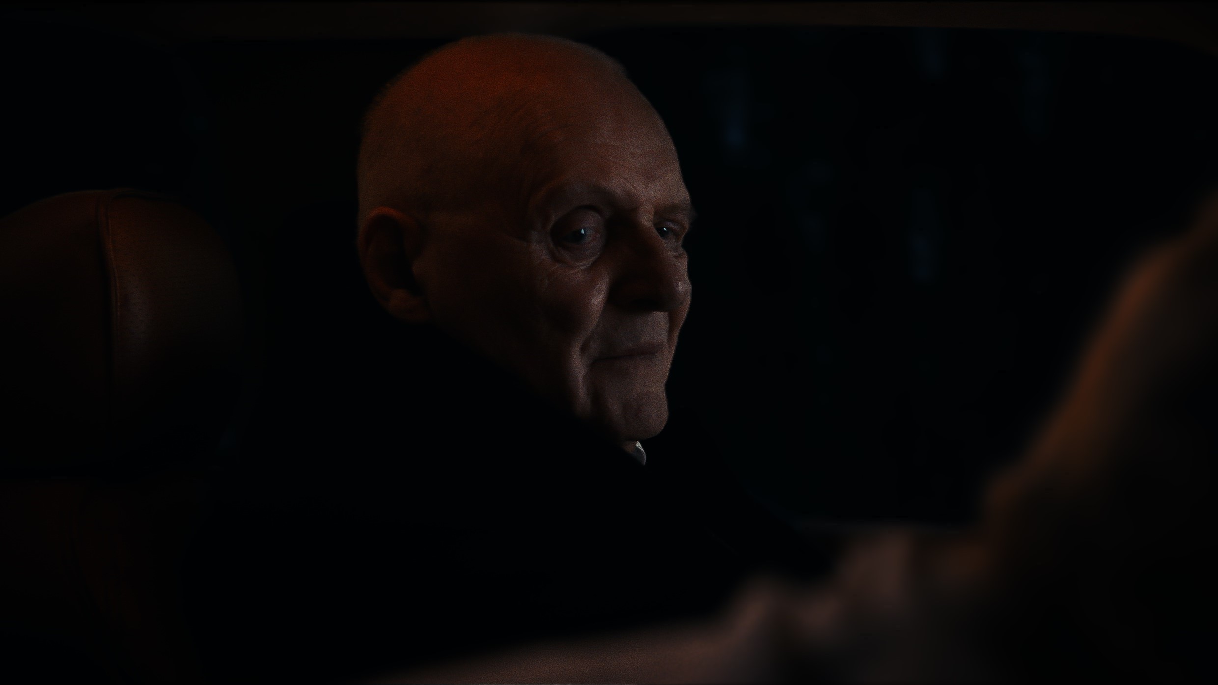 Anthony Hopkins sebagai Williams dalam film Locked