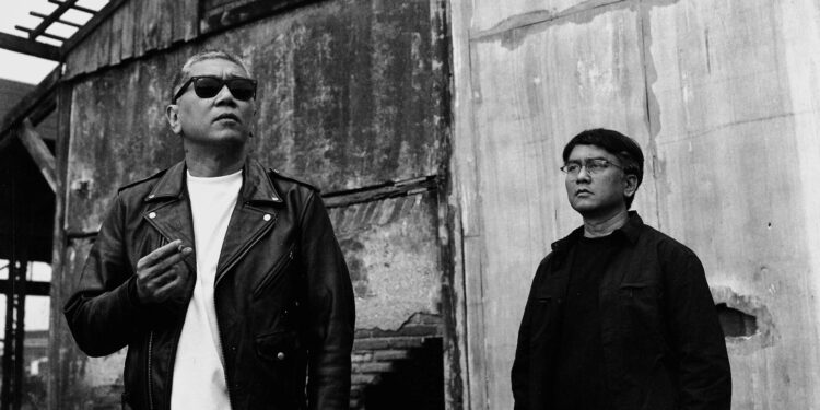 Leonardo Ringo & Ajie Gergaji Tumpahkan Energi di Single Kolaborasi “On The Streets Alone”