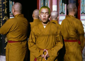 “Leader”: Manifesto Pan-Asia Omega Sapien yang Mengguncang Lantai Dansa