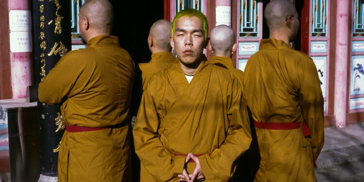 “Leader”: Manifesto Pan-Asia Omega Sapien yang Mengguncang Lantai Dansa