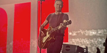 Bryan Adams Bikin Jakarta Bernostalgia di Tur “Roll With The Punches”