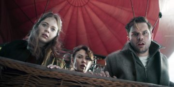 “Turbulence”: Ketika Bahaya Terbesar Bukan Jatuh, Tapi Siapa di Sampingmu