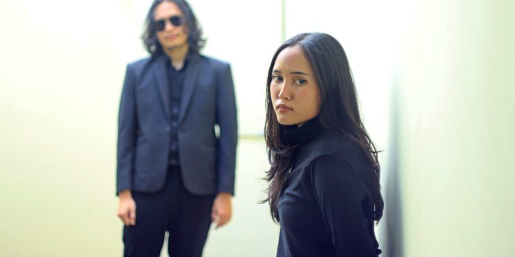 Pelan-Pelan Jatuh Hati: “So, Please” dari Les Fuze Jadi Soundtrack Slow Dance Anak Muda