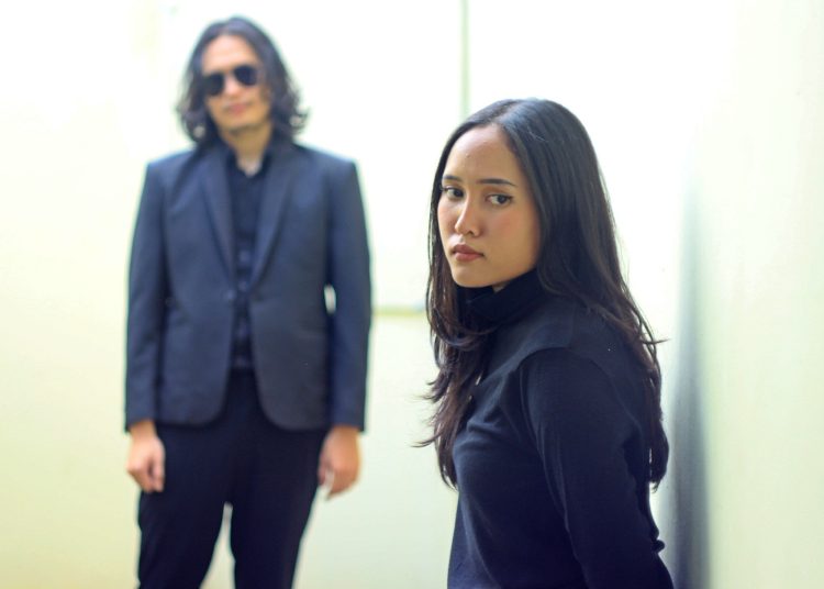 Pelan-Pelan Jatuh Hati: “So, Please” dari Les Fuze Jadi Soundtrack Slow Dance Anak Muda