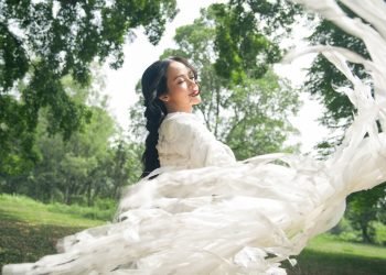 Yura Yunita dan “Pertiwi”: Ketika Sunyi Menjadi Tempat Pulang bagi Keberanian